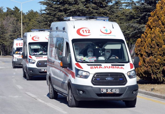 Archivo - Imagen de archivo de ambulancias en Turquía