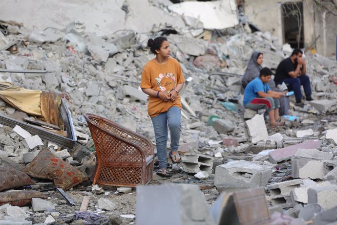GAZA, May 11, 2024  -- People inspect destroyed buildings after Israeli bombardment at Al-Maghazi refugee camp in central Gaza Strip, May 11, 2024. TO GO WITH "Israeli bombardment in Gaza kills 31"