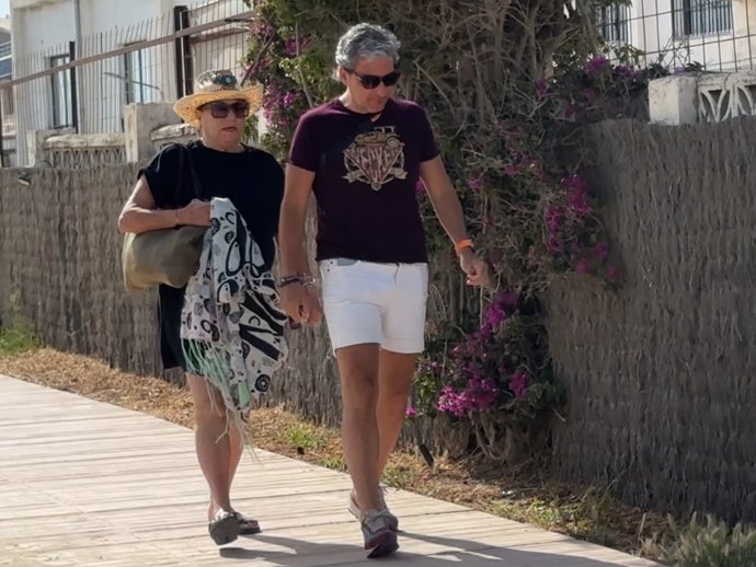 Mayte Zaldívar y Fernando Marcos, cómplice paseo por Marbella