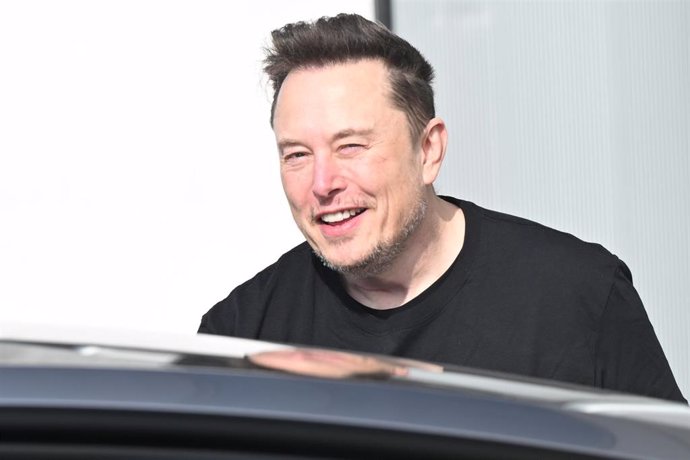 Archivo - FILED - 13 March 2024, Brandenburg, Gruenheide: Tesla CEO Elon Musk leaves the Tesla Gigafactory Berlin-Brandenburg. Photo: Sebastian Gollnow/dpa