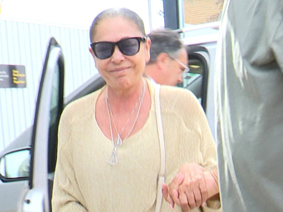 Isabel Pantoja en el aeropuerto de Zaragoza para coger un vuelo de regreso a Andalucía