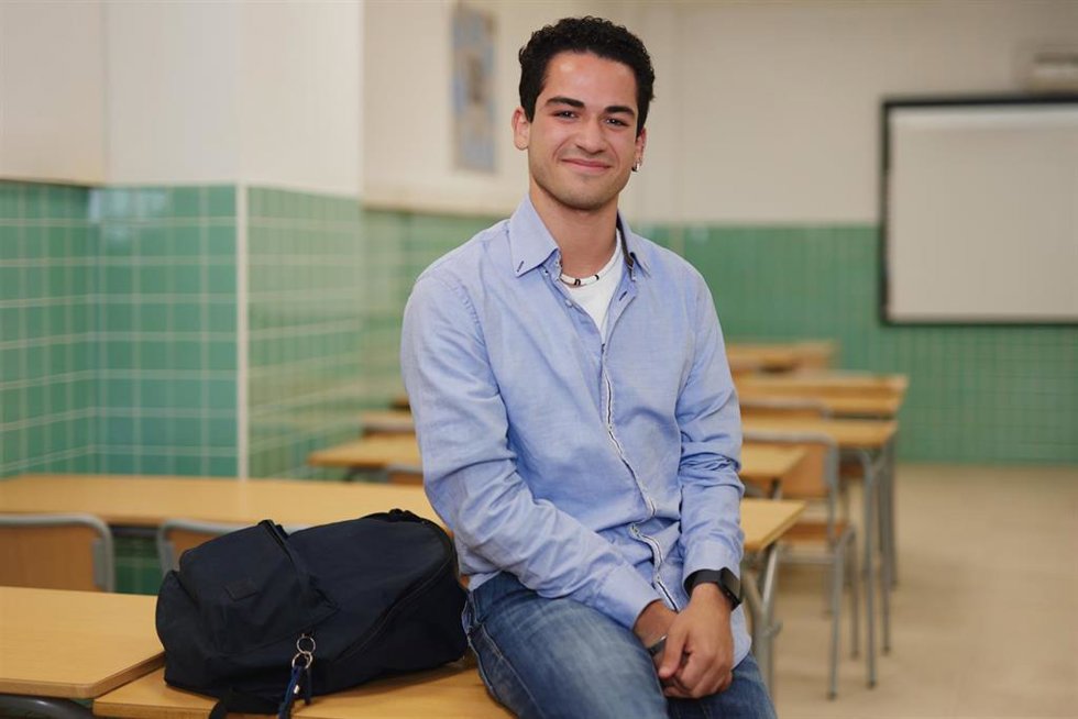 Un estudiante que ha financiado un grado de Ciencias del Mar con un préstamo de MicroBank