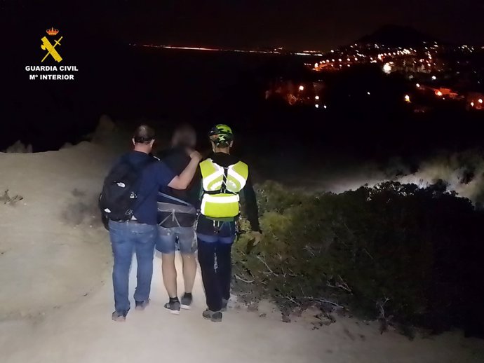 Rescatan a un hombre desaparecido en un acantilado en El Campello