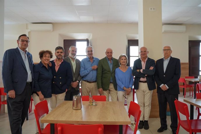 A la presentación de estas mejoras han asistido el presidente de la Agrupación de Cofradías, José Carlos Garín, el presidente de la comisión del centenario, Luis Merino Bayona, así como diferentes miembros de la comisión del centenario.