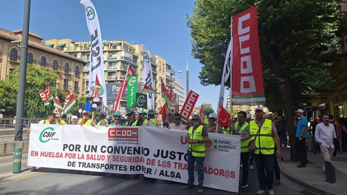 Manifestación de los trabajadores del servicio de autobús urbano de Granada el pasado viernes.