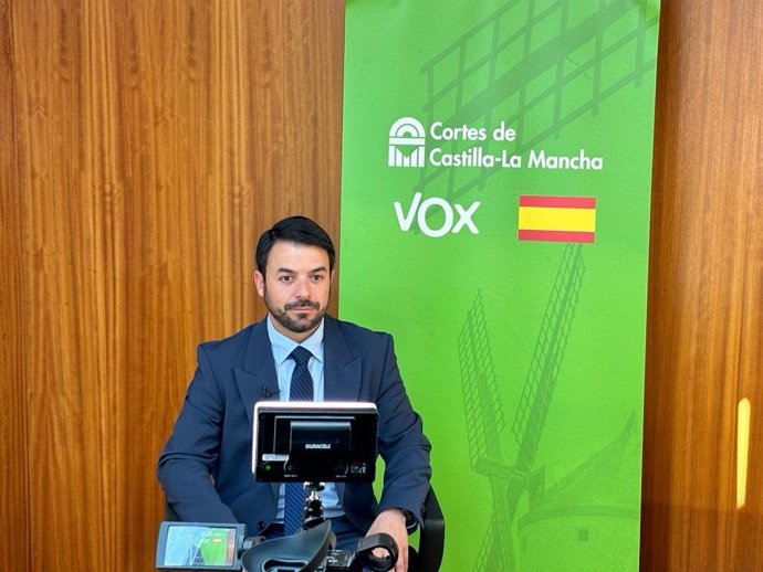 Archivo - El portavoz de Vox en el Parlamento de C-LM, Iván Sánchez, en entrevista con Europa Press