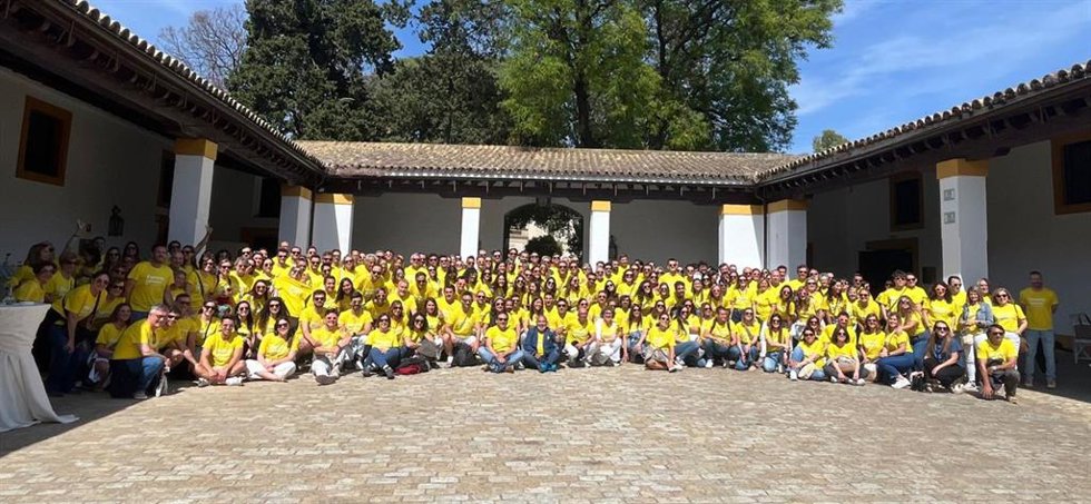 Imagen de los participantes en el V encuentro 'Farmajoven'