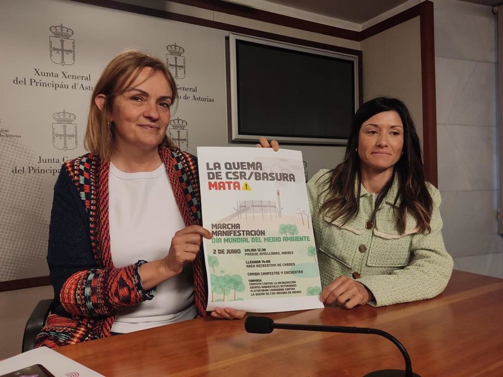 La diputada Covadonga Tomé y la portavoz de la Plataforma contra la quema de CSR en La Pereda, María García.