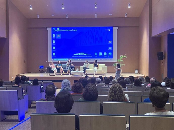 Jornada 'De mujer a mujer. Los cambios en el ciclo de la vida adulta. Vivámoslo saludablemente', celebrada en el Hospital Universitario de Toledo.