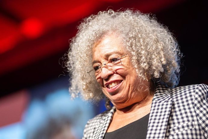 La filósofa y política Angela Davis, durante una ponencia en la Fira Literal, a 25 de mayo de 2024, en Barcelona