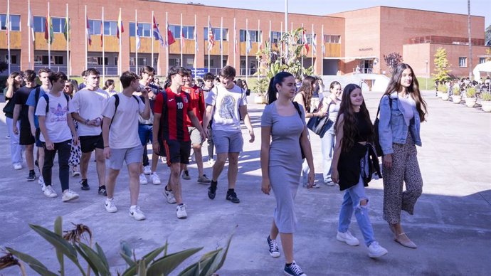 Estudiantes asistentes a las Jornadas de orientación en la UPO para estudiantes que se examinarán de la PEvAU en su campus.