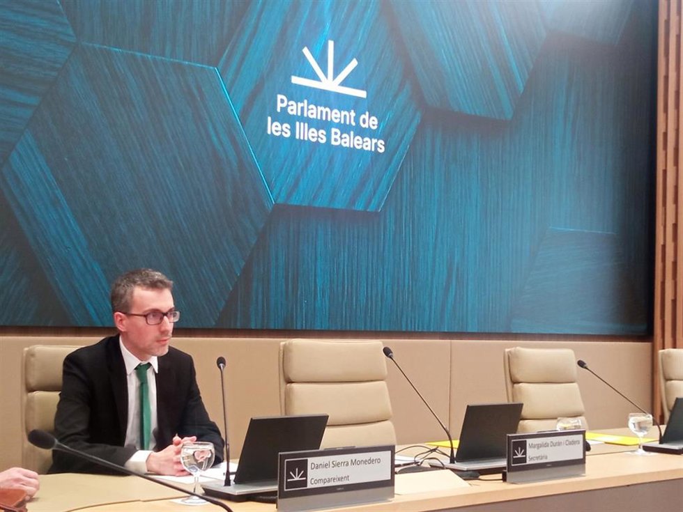 El administrador único de Soluciones de Gestión y Apoyo a Empresas, Daniel Sierra, en la comisión de investigación de las mascarillas ene l Parlalment.