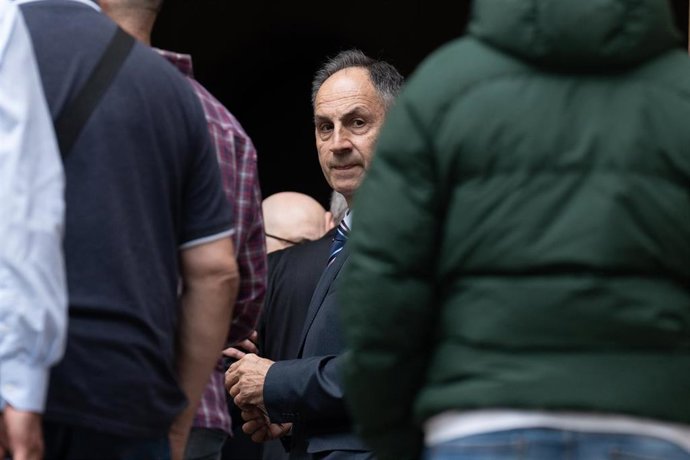 El librero Pedro Varela a su llegada a un juicio, en la Audiencia de Barcelona, a 14 de mayo de 2024, en Barcelona, Catalunya (España)