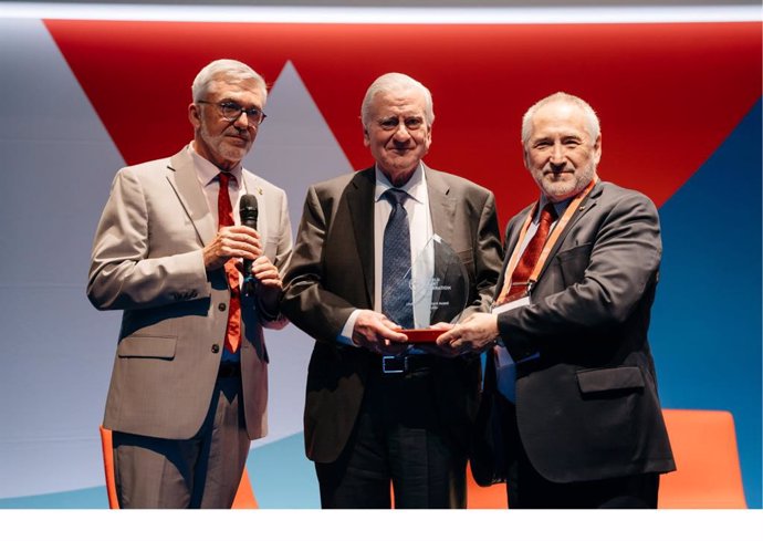 Valentín Fuster recibe el Premio a la Trayectoria Científica de la Federación Mundial del Corazón