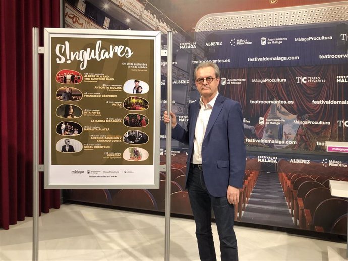 El gerente de Málaga Procultura, Juan Antonio Vigar, presenta el ciclo de S!ngulares que se celebrará en el Teatro Cervantes de Málaga.