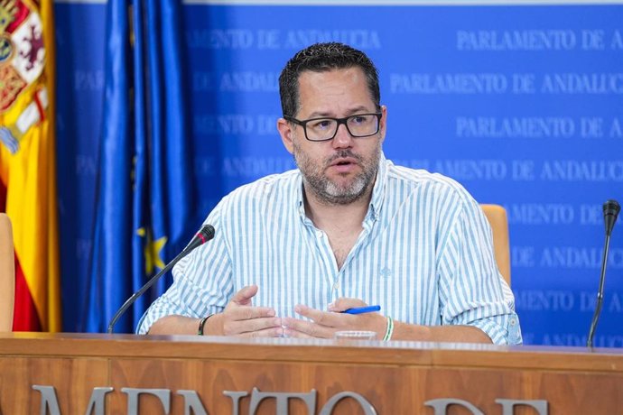 El portavoz del Grupo Mixto-Adelante Andalucía, José Ignacio García, en rueda de prensa en el Parlamento. (Foto de archivo).