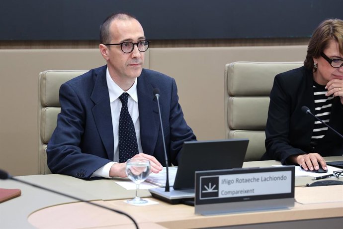 El director ejecutivo de Soluciones de Gestión y Apoyo a Empresas, Íñigo Rotaeche, en la comisión de investigación de las mascarillas en el Parlament.