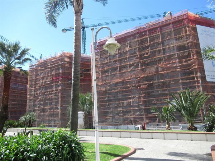 Archivo - Viviendas en construcción en Bilbao