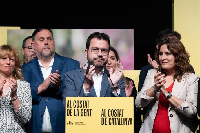 El presidente de la Generalitat de Catalunya y candidato de ERC a la reelección, Pere Aragons, comparece tras el recuento de votos durante el seguimiento de la jornada electoral de elecciones autonómicas de Cataluña, en el Pavelló Estació del Nord, a 1