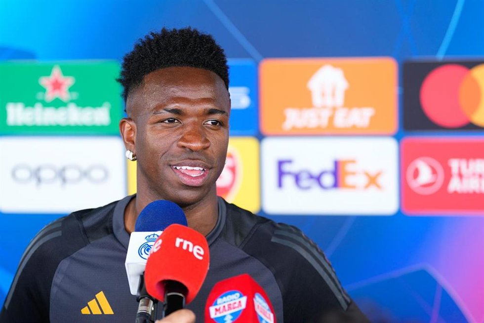 El extremo brasileño Vinícius Júnior (Real Madrid) atiende a los medios en Valdebebas.