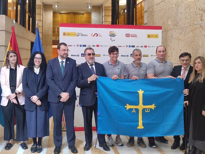 Presentación en la sede de Presidencia del Principaod de los deportistas asturianos preseleccionados para el equipo español que competirá este verano en los Juegos Paralímpicos París 2024.