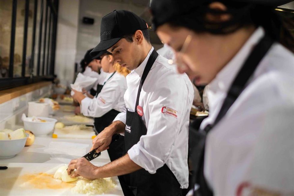 Archivo - Fundación Cruzcampo convoca a estrellas Michelin para premiar por primera vez el 'Talento con Valores'.