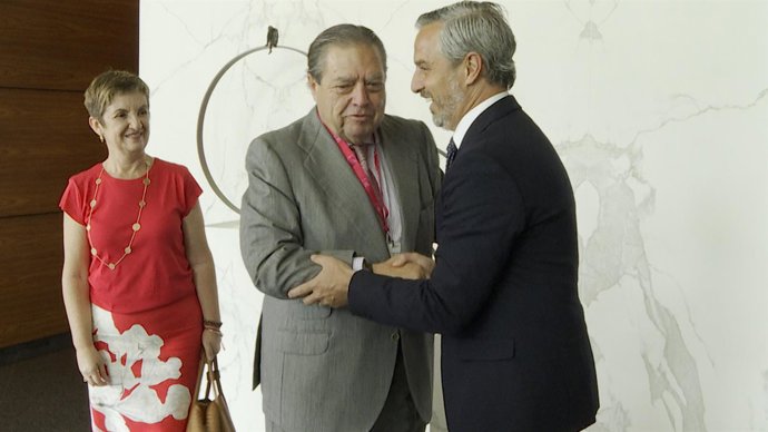 El presidente de AVE, Vicente Boluda, y el vicesecretario de Economía del Partido Popular, Juan Bravo