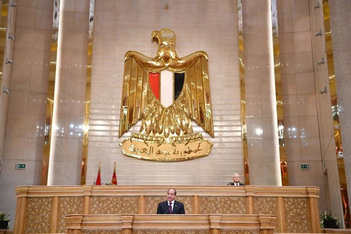 Archivo - BEIJING, April 4, 2024  -- Egyptian President Abdel-Fattah al-Sisi speaks during his swearing-in ceremony at the headquarters of the Egyptian Parliament in the New Administrative Capital, Egypt, April 2, 2024. Abdel-Fattah al-Sisi took the const