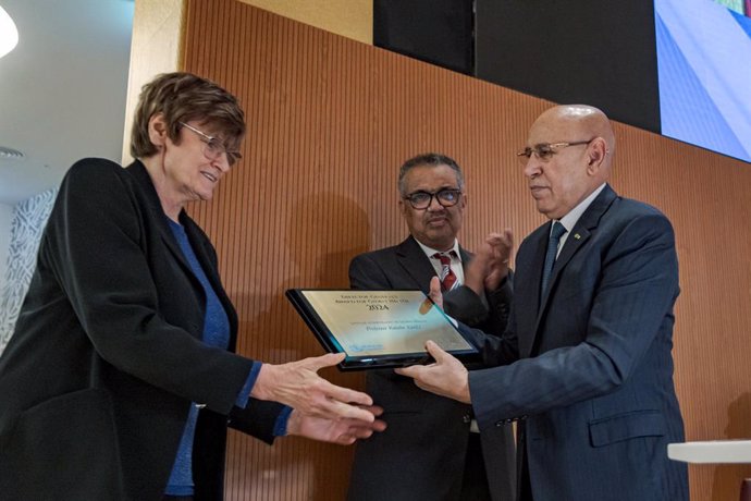 El Premio del Director General para la Salud Mundial se otorga al Primer Ministro de Barbados y a los desarrolladores de vacunas de ARNm para la COVID-19