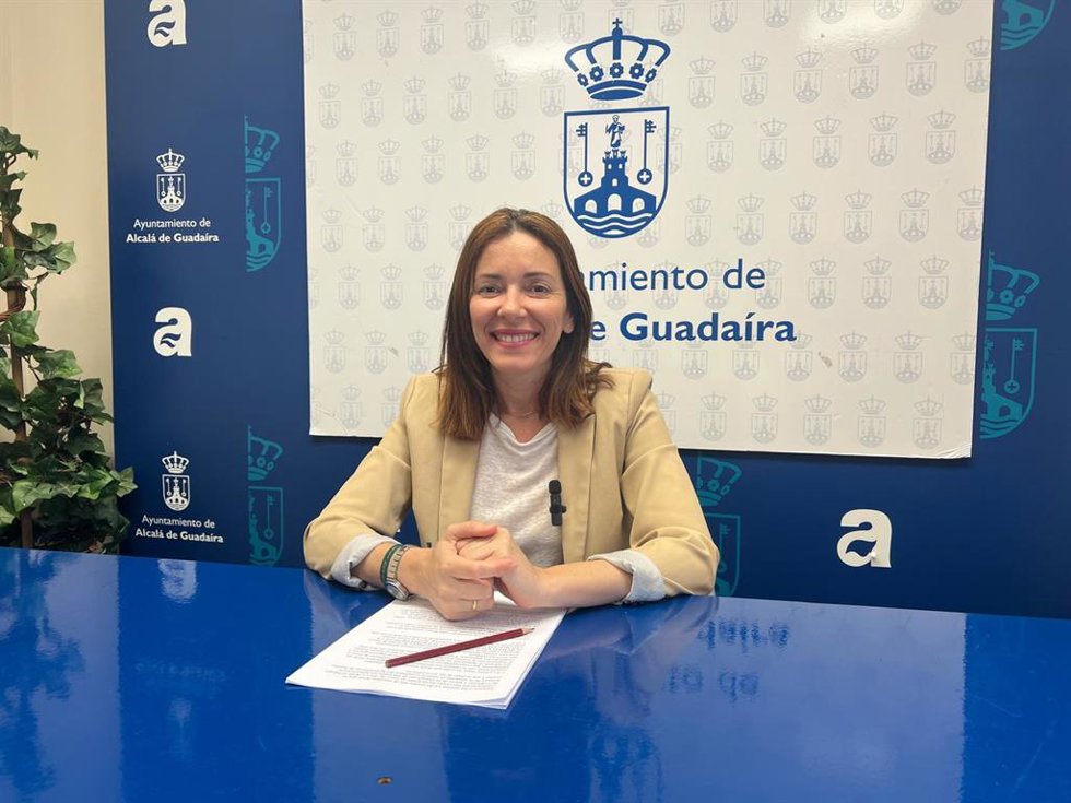 La edil María Ángeles Ballesteros, en rueda de prensa.