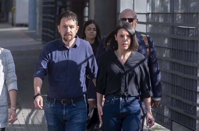 El exvicepresidente del Gobierno Pablo Iglesias, y la candidata de Podemos a las elecciones europeas, Irene Montero, a su llegada para declarar en el Juzgado de lo Penal nº 14 de Madrid, a 27 de mayo de 2024, en Madrid (España). 