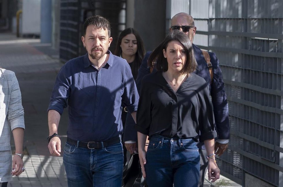 El exvicepresidente del Gobierno Pablo Iglesias, y la candidata de Podemos a las elecciones europeas, Irene Montero, a su llegada para declarar en el Juzgado de lo Penal n 14 de Madrid, a 27 de mayo de 2024, en Madrid (España).