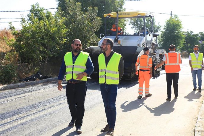 Javier Bello en la carretera de acceso al Coto de Bornos.