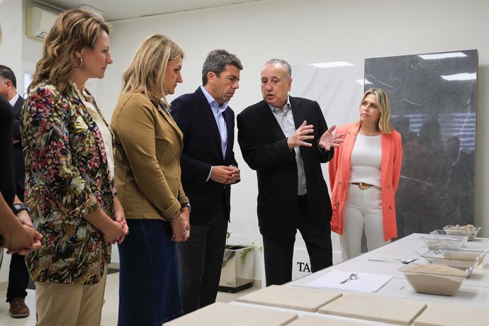 Visita de Mazón a TAU Porcelànic