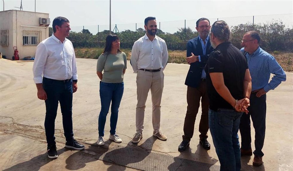 Sáenz de San Pedro visita la planta de transferencia de residuos de Formentera antes de su autorización administrativa.
