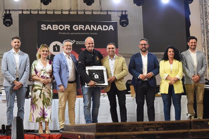 El presidente de Diputación, Francis Rodríguez, preside el acto de reconocimiento y balance del trabajo realizado por las empresas adheridas a la marca ‘Sabor Granada’.