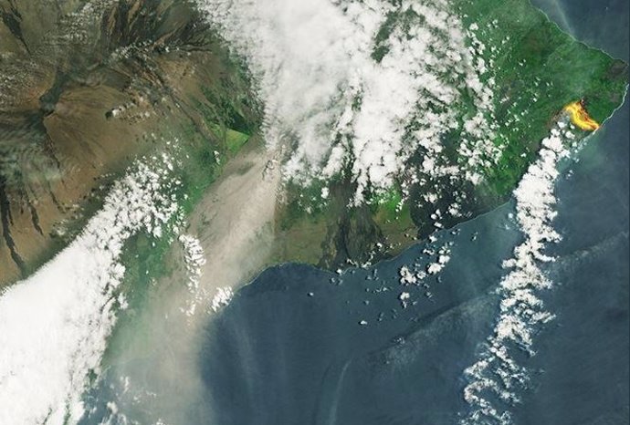 Archivo -    Los canales de lava resultado de la erupción del volcán Kilauea, en Hawai, son claramente visibles en esta imagen del satélite de observación Sentinel 2 B de la ESA, tomada el 23 de mayo de 2018