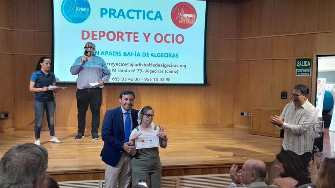 Javier Rodríguez Ros en el acto de Apadis en Algeciras.