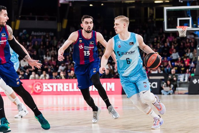 Archivo - Keye Van der Vuurst of Zunder Palencia in action during the ACB Liga Endesa, match played between FC Barcelona and Zunder Palencia at Palau Blaugrana on January 28, 2024 in Barcelona, Spain.