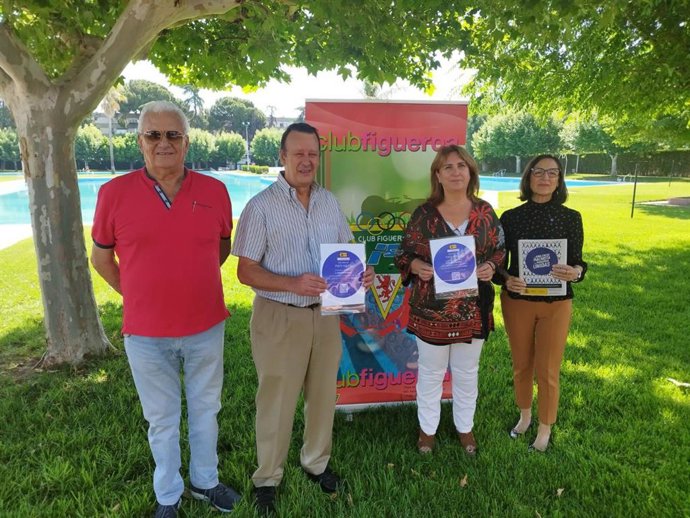 La subdelegada del Gobierno en Córdoba, Ana López, en la visita al Club Figueroa tras sumarse a los Puntos Violeta.