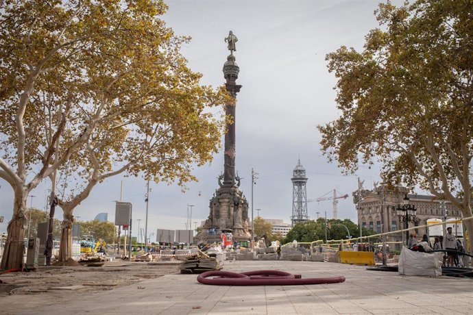 Archivo - Obras en la Plaza de Colón de Barcelona, en una imagen de archivo.