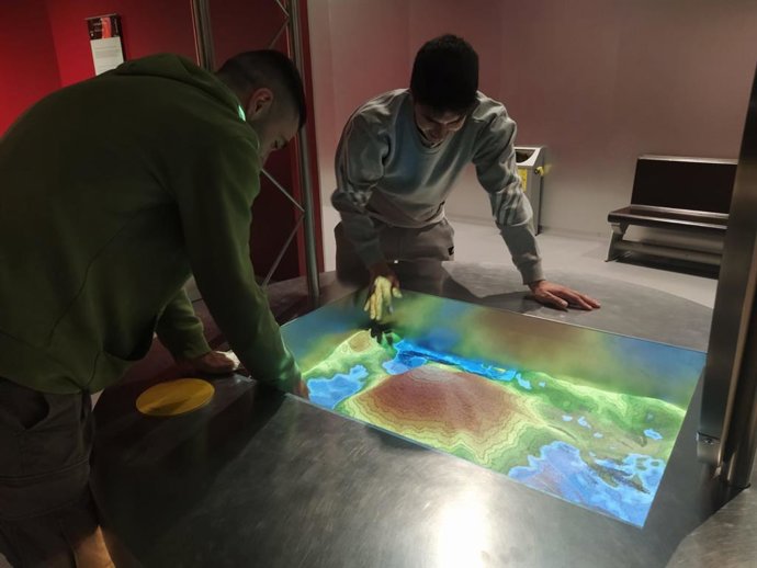 Los alumnos ganadores del certamen Divulgaciencia23 realizan un viaje de estudios a Madrid