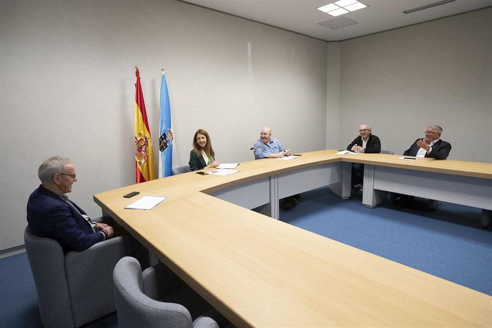 La conselleira do Medio Rural, María José Gómez, se reúne con el secretario xeral de Unións Agrarias, Roberto García.