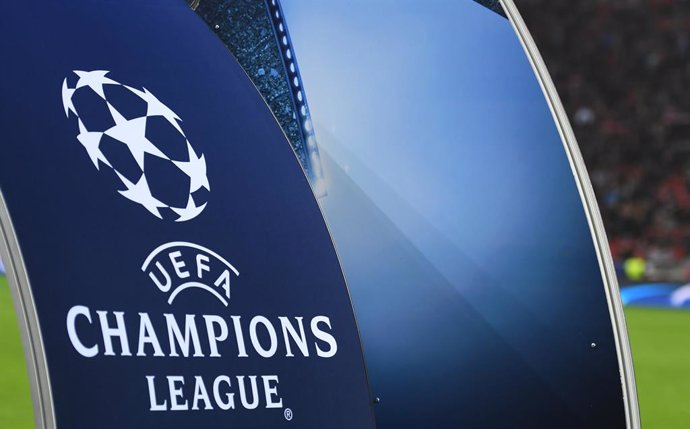 Archivo - FILED - 21 February 2017, North Rhine-Westphalia, Leverkusen: A large UEFA Champions League logo can be seen in the BayArena. Photo: Marius Becker/dpa