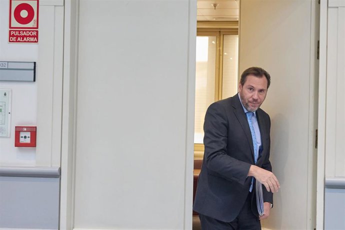 El ministro de Transportes y Movilidad Sostenible, Óscar Puente, a su llegada a una sesión de Control en el Senado, a 7 de mayo de 2024, en Madrid (España). Durante la sesión, se han abordado cuestiones como la ejecución de la construcción de la estació