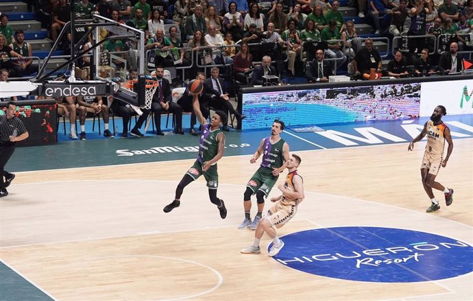 Partido entre Unicaja y UCAM Murcia en la Liga Regular de la Liga Endesa 2023/24, en el Martín Carpena