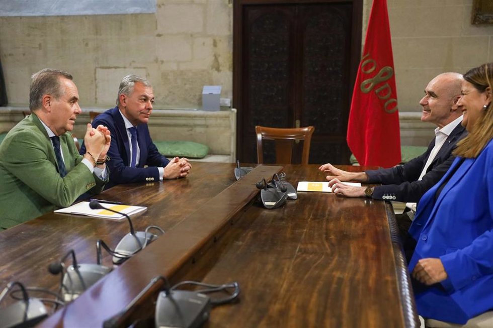 El alcalde con el Grupo socialista
