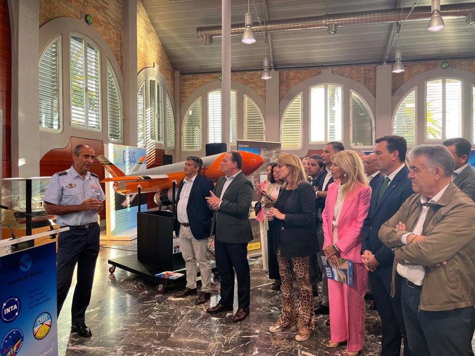 Visita a la exposición organizada por el Puerto.