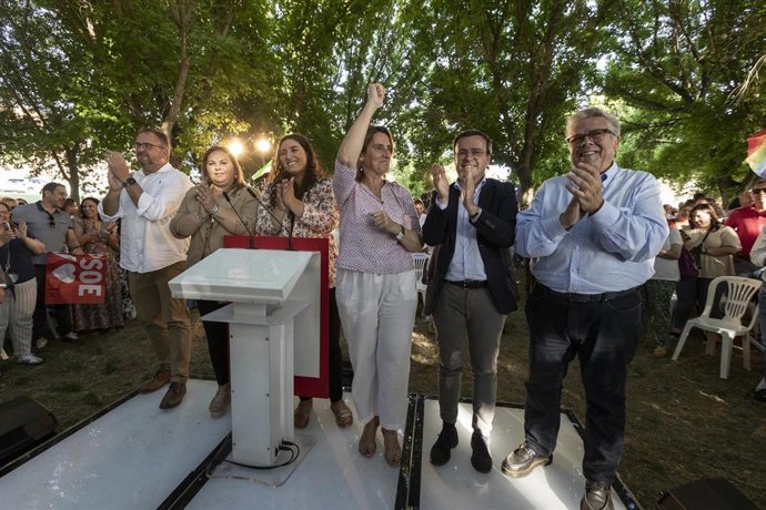 Teresa Ribera y Miguel Ángel Gallardo en el mitin en Mérida por el 9J junto a otros socialistas como Ignacio Sánchez Amor, Antonio Rodríguez Osuna y Laura Iglesias