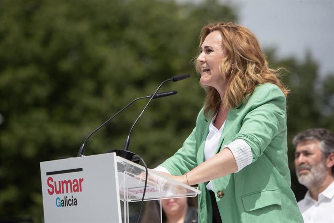 La cabeza de lista de Sumar a las elecciones europeas, Estrella Galán, interviene durante un acto de Sumar, en el Colegio Público Illas Cíes, a 25 de mayo de 2024, en Vigo